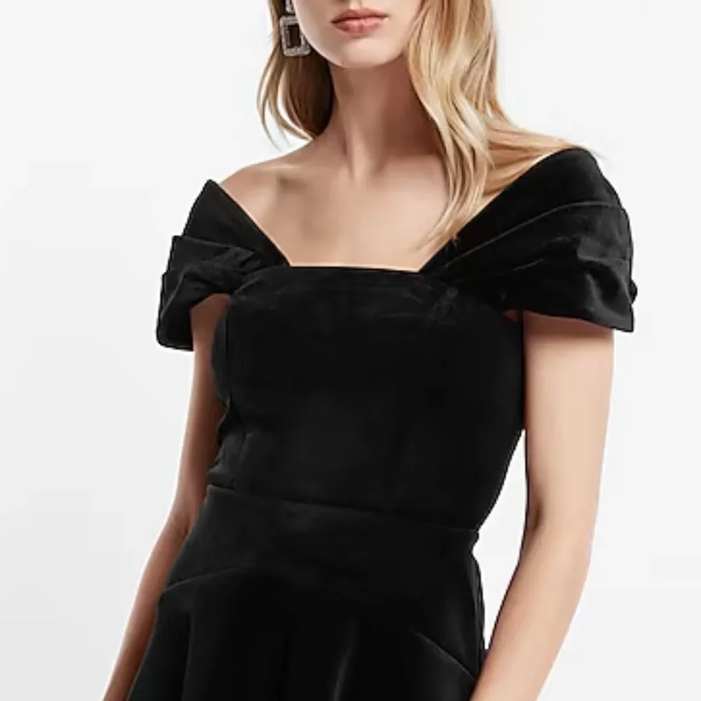 EXPRESS Off The Shoulder Mini COCKTAIL PARTY BLACK VELVET Dress XS NWT - Picture 3 of 9